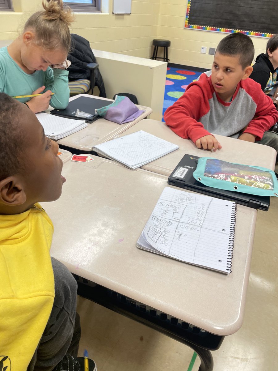 MrsDShadrach's tweet photo. Fourth graders in ⁦@SnowsInFour⁩ are working hard sharing strategies for solving division problems with remainders! #OneLinden ⁦@Hamilton_Instr⁩ https://t.co/ql48tfP90C