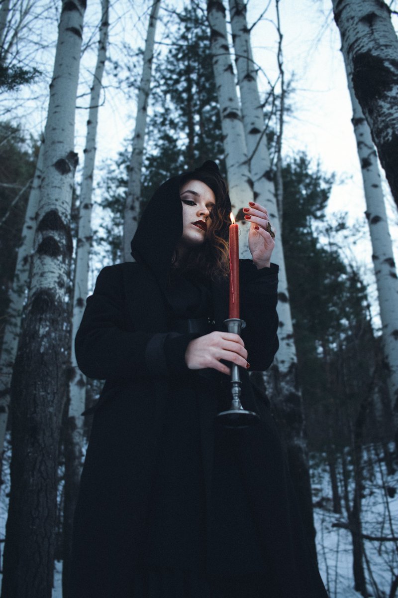 Coucou,

Aujourd'hui, Petit extrait d'une séance, à l'atmosphère du moment🎃.
À retrouver entièrement sur mon Patreon (lien en bio).

#MondayMotivation #photographyday #France #Halloween2023