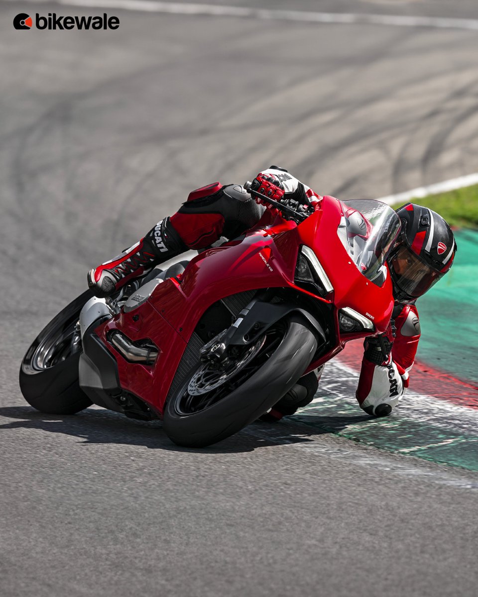 BikeWale's tweet image. #DucatiPanigaleV2 boasts a 955cc engine that offers very good performance. The bike is loaded with features and offers excellent handling. Let’s take a closer look at some stunning images of the bike. 
What do you think?
Comment below.

#BWPhotos