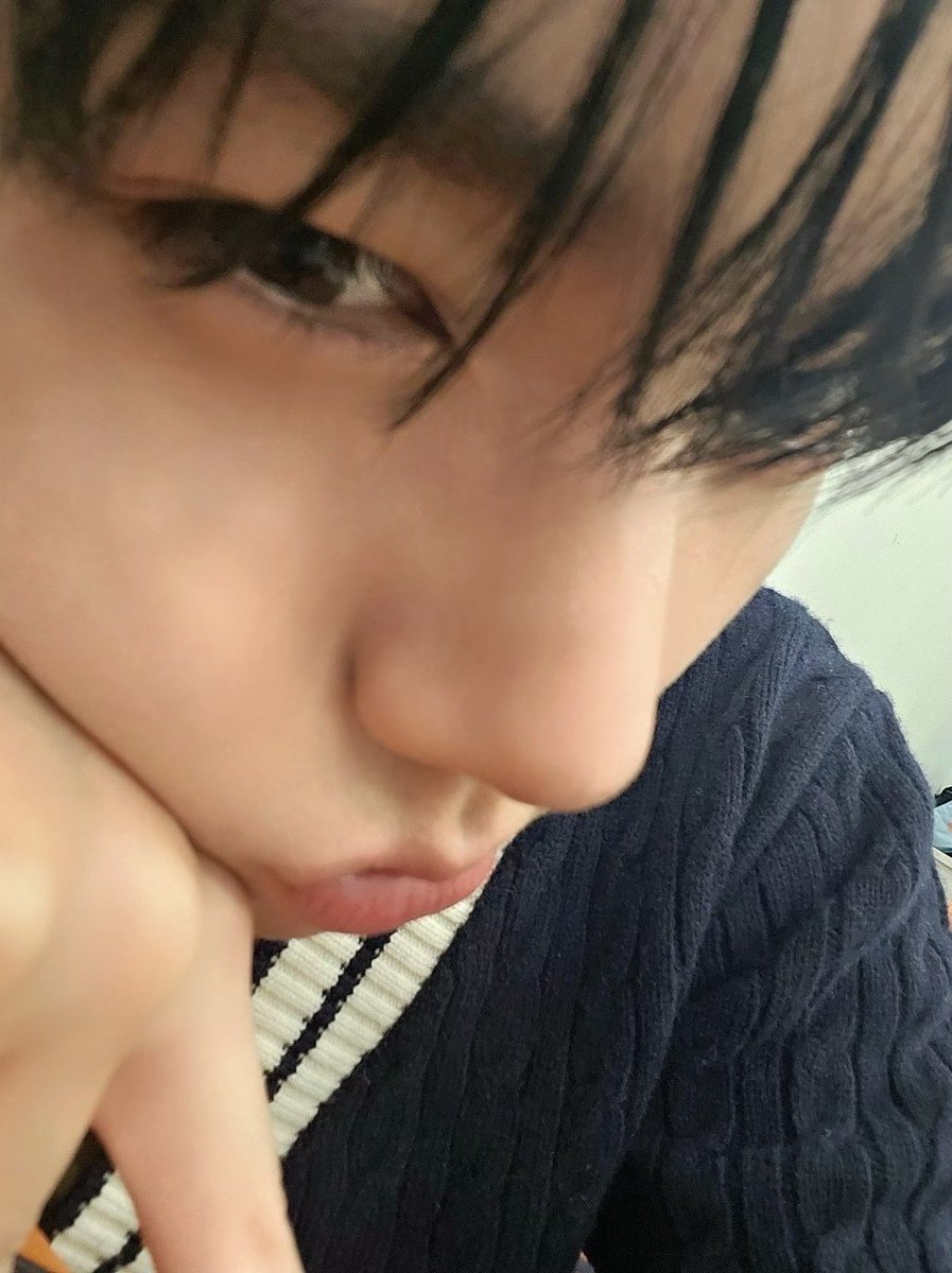 ZB1_official's tweet photo. _💌

안녕하세요 한유진입니다 사랑해  I love you.  我爱你。大好き anh yêu em รักนะ Te quiero Je t'aime aku cinta kamu Люблю liebe dich. Ti amo.

#HANYUJIN #한유진
#ZEROBASEONE #ZB1 #제로베이스원 https://t.co/ff3Xt2uhjX