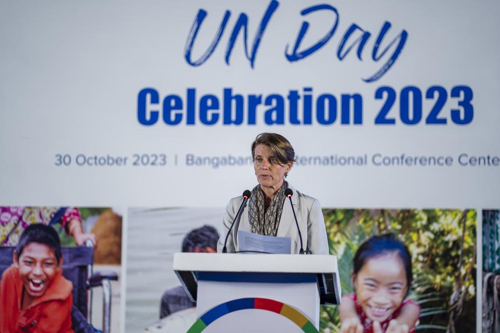 UNDP_BD's tweet image. Today we observed #UNDay with a knowledge fair, showcasing the incredible partnership between @UNinBangladesh 🇺🇳 &amp;amp; 🇧🇩. Honored to have Speaker Dr. Shirin Sharmin Chaudhury at our stall, witnessing the inspiring #FutureSmart initiatives by @UNDP. Together, we&apos;re shaping a brighter…