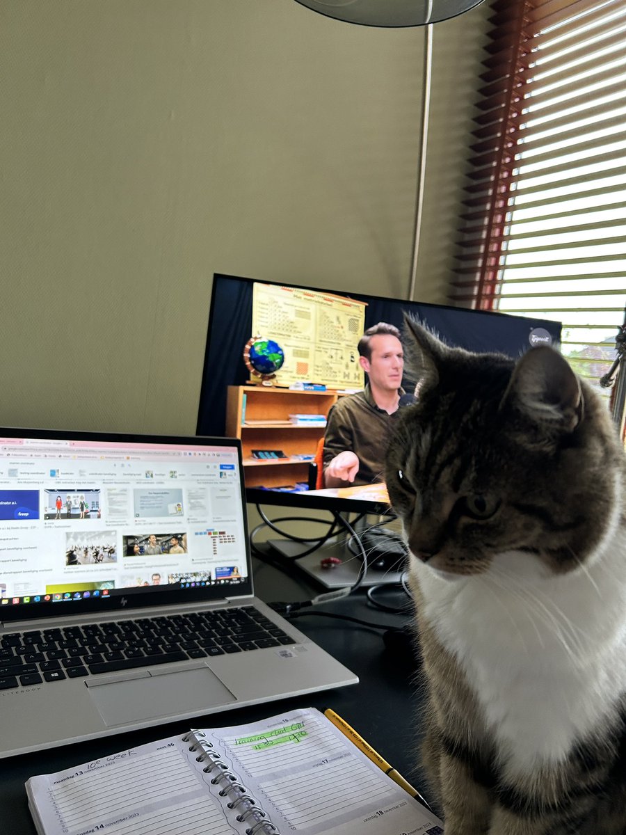 Petrabhd's tweet photo. #thuiswerken =#podcast @BarendLast luisteren /kijken. Motiverend! #BlendedLearning. Onderwjs ontwerpen. Ik houd er van! @drenthecollege #DigiCoach https://t.co/HpBJwnQQRj