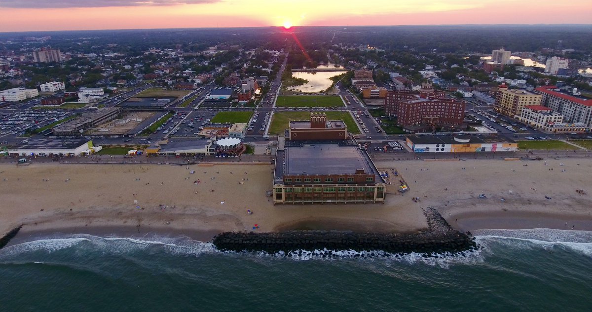 localBuddygo's tweet image. 🤣 "Jersey Shore Fun" awaits in Asbury Park, New Jersey! 🏖️🌊 Hit "Asbury Park Boardwalk" for some sandy shenanigans and let Local Buddy be your beach buddy! 🗺️ #BeachBoardwalkBliss #AsburyParkAdventures #LocalBuddyApp 🌞🏄😄