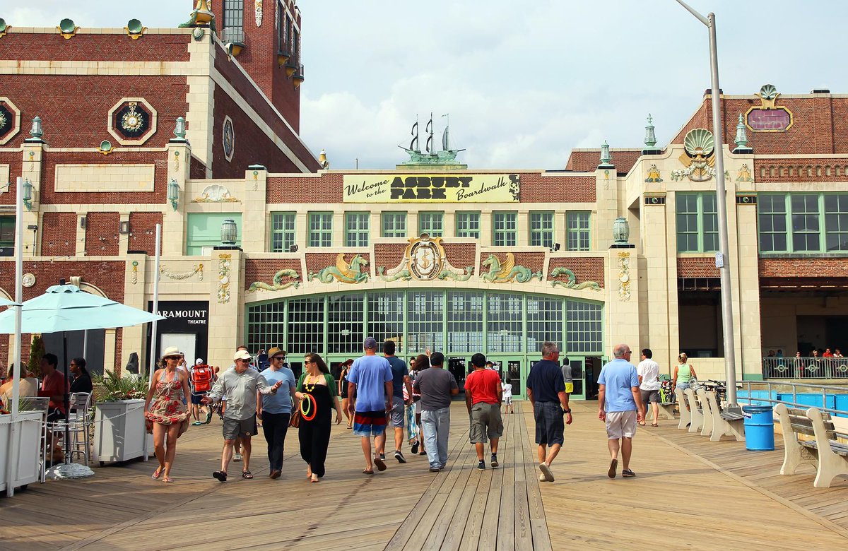 localBuddygo's tweet image. 🤣 "Jersey Shore Fun" awaits in Asbury Park, New Jersey! 🏖️🌊 Hit "Asbury Park Boardwalk" for some sandy shenanigans and let Local Buddy be your beach buddy! 🗺️ #BeachBoardwalkBliss #AsburyParkAdventures #LocalBuddyApp 🌞🏄😄