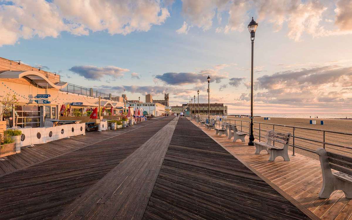localBuddygo's tweet image. 🤣 "Jersey Shore Fun" awaits in Asbury Park, New Jersey! 🏖️🌊 Hit "Asbury Park Boardwalk" for some sandy shenanigans and let Local Buddy be your beach buddy! 🗺️ #BeachBoardwalkBliss #AsburyParkAdventures #LocalBuddyApp 🌞🏄😄