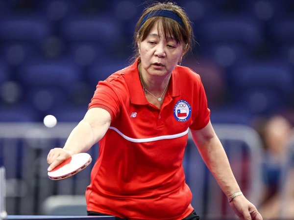 CelesteSoy16's tweet photo. Ella es Tania Zeng y a sus 57 años acaba de ganar en su debut en los Juegos Panamericanos.
Mientras tanto tú, no te podi la raja guaton qliao. https://t.co/dp3YwrARRT