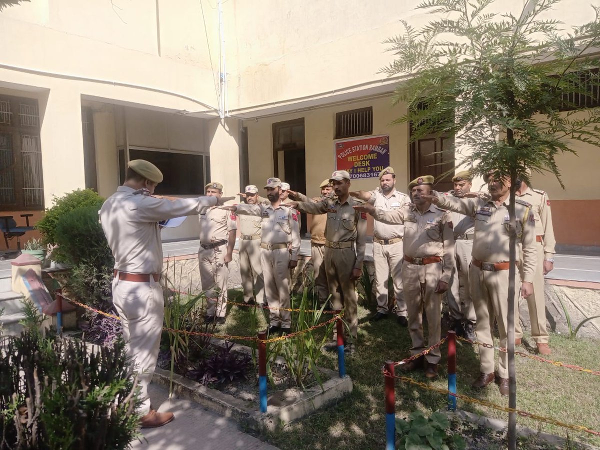 Ramban Police observed 'Vigilance Awareness Week' in all the Police Sub-Divisions of District Ramban by organising Pledge taking ceremonies. @OfficeOfLGJandK @JmuKmrPolice @igpjmu @ZPHQJammu @mohita_ips @WansaWaqarBatt @diprjk