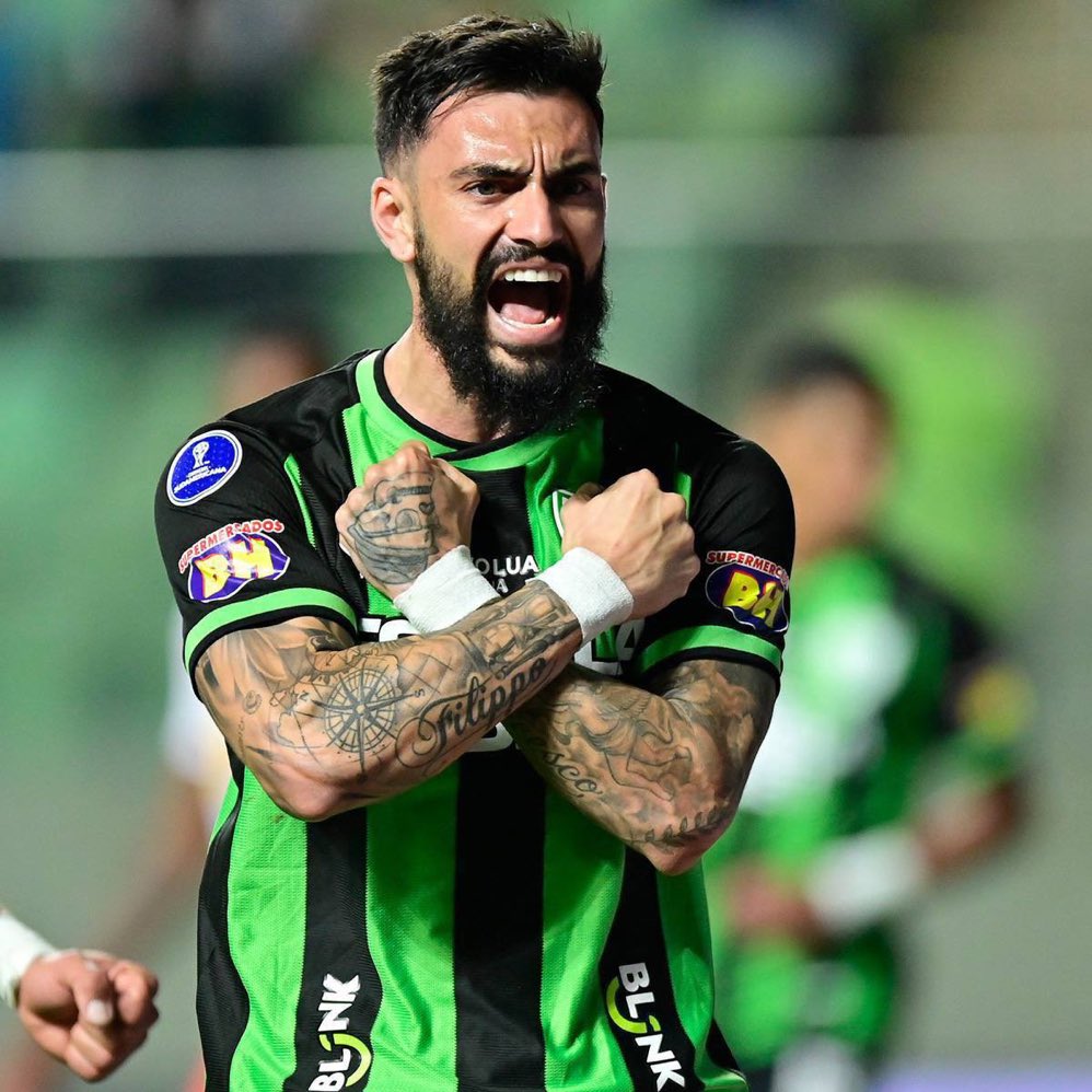 O homem tem 20 gols em 36 jogos.

E pensar que o Mancini, por muitas vezes nem relacionava Mastriani para os jogos. Por quase 3 meses foi pouquíssimo utilizado!!! 🫠

América deverá negociar o atacante ao fim da temporada pra fazer caixas e aliviar a folha para o próximo ano.