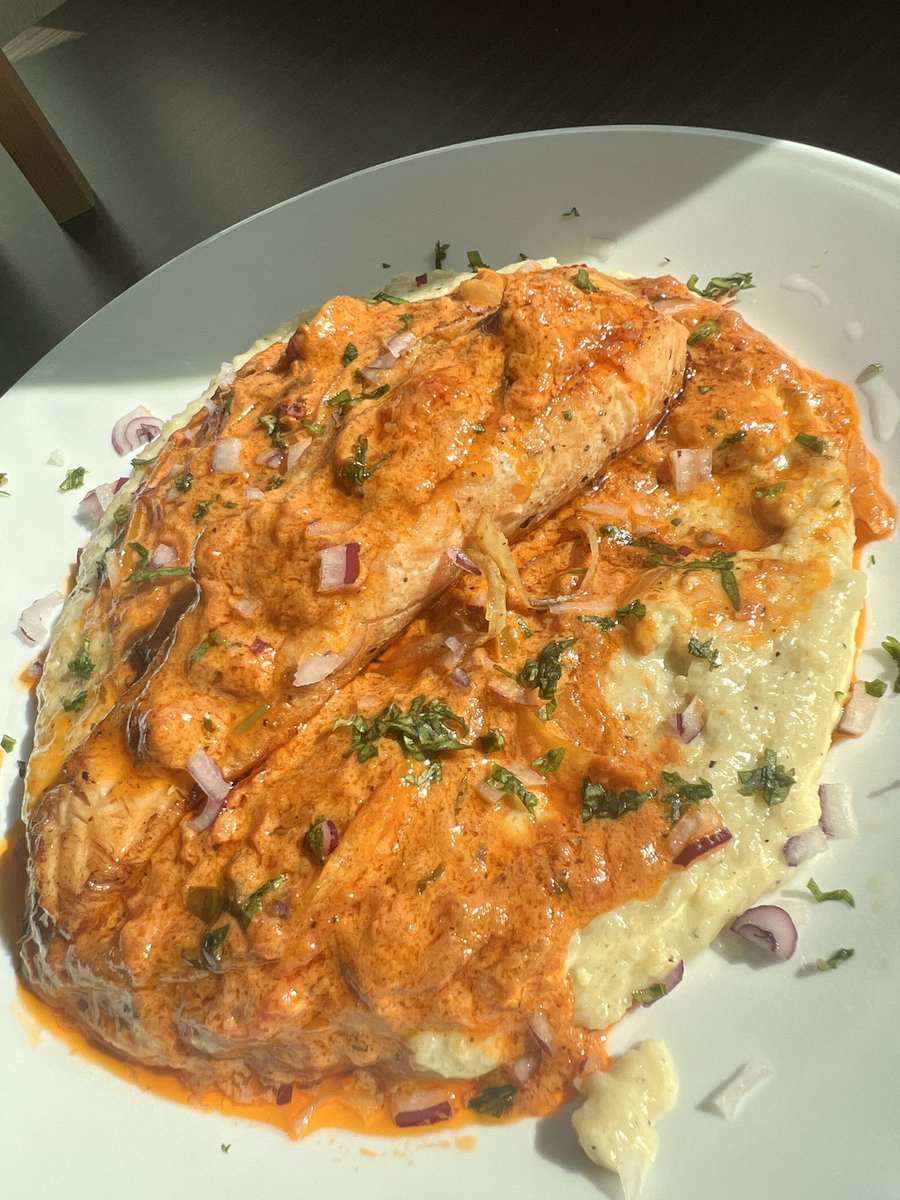 basheats's tweet photo. Herb Salmon &amp; Drunken goat cheese grits anyone 👀?  #basheats #brunch  #foodie https://t.co/UwlkdtTiRz