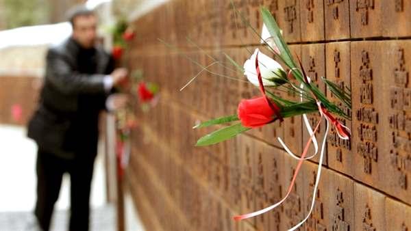 Mimo że ukrywał się pod zmienionym nazwiskiem - zapewne dopadły Go długie ręce NKWD.
W Jego samobójstwo - jak chcieliby Brytyjczycy - w życiu nie uwierzę! 

Iwan Kriwoziercew - zapamiętajcie to nazwisko!
Nazwisko Rosjanina - nie człowieka radzieckiego.