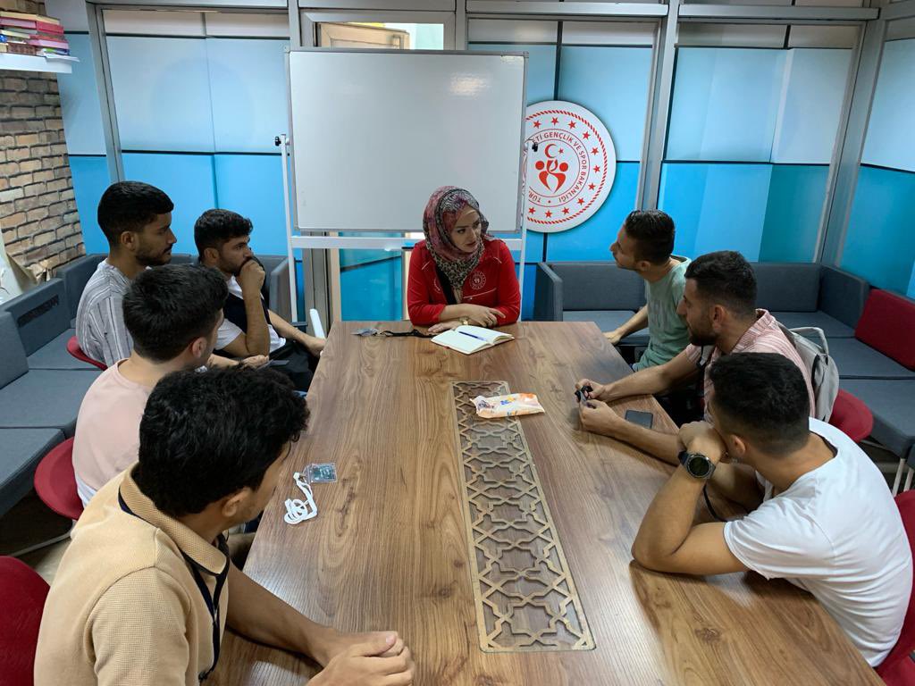 GSB_AdanaGM's tweet photo. Sosyal Uyum ve Gençlik Katılımı Projesi ekibi olarak Çukurova Üniversitesinde okuyan gençlerimizle bir araya gelip Kasım ayı içerisinde yapacağımız faaliyetleri planladık😉

Takipte kalın👍🏻

#VerEliniKardeşim 
#GSBSosyalUyum 
#AdanaGM https://t.co/GgLGBD9lwT