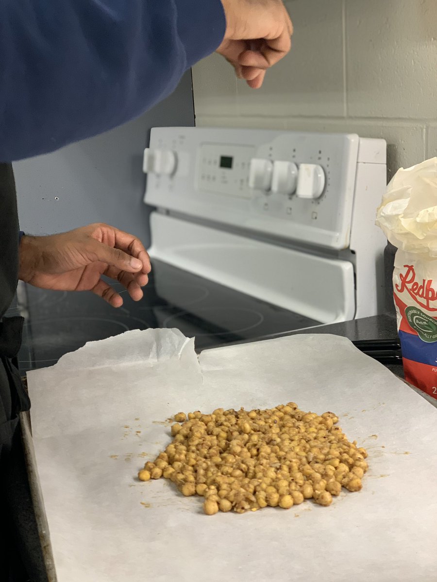 High in Protein and Fibre, roasted chickpeas make an excellent snack! #hfa #familystudies