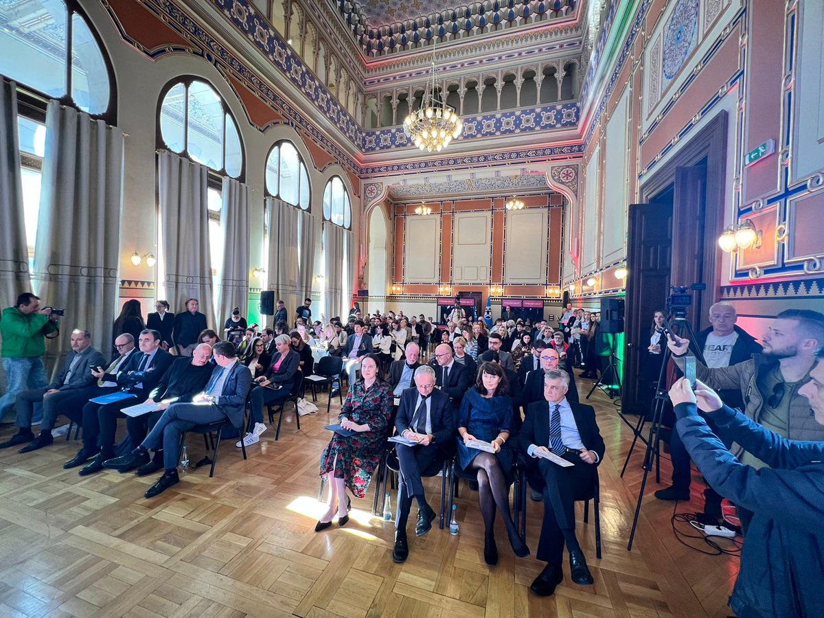 Italy in Bosnia and Herzegovina tweet media