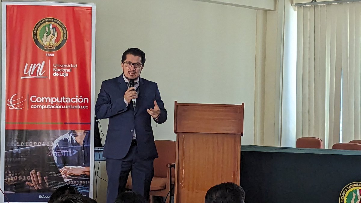 ComputacionUNL's tweet photo. Cesar Íñiguez, docente de la carrera nos explica sobre el MARCO REGULATORIO EN EL SERVICIO DE ACCESO A INTERNET #25CISC @UNLoficial https://t.co/PvWRavXZI3