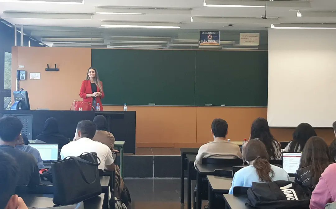 CienciasdelTrabajoUM (@um_facultadcctt) on Twitter photo Carolina Bastida, directora de RRHH y RSC y antigua alumna de <a href="/um_facultadcctt/">CienciasdelTrabajoUM</a>, imparte una charla sobre la profesión de Director/a de Recursos Humanos a l@s alumn@s de 2 grado en Relaciones Laborales y Recursos Humanos. Carolina Bastida, directora de RRHH y RSC y antigua alumna de <a href="/um_facultadcctt/">CienciasdelTrabajoUM</a>, imparte una charla sobre la profesión de Director/a de Recursos Humanos a l@s alumn@s de 2 grado en Relaciones Laborales y Recursos Humanos.