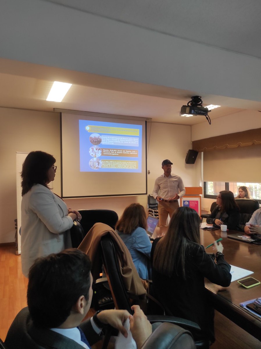 DPRAntofagasta's tweet photo. Continuamos la jornada con una revisión detallada de los avances presentados en la Comisión Regional de Igualdad de Derechos y Equidad de Género encabezado por la Delegada @Kbehrensn ,la Seremi @MMEGAntofagasta Paulina Larrondo y Delegada Rachel Cortés 
@DPPTocopilla https://t.co/kStSDDXM2H
