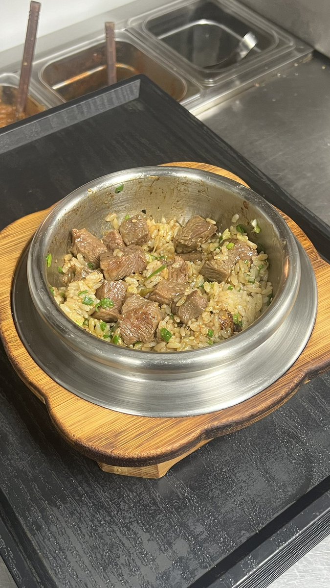 wbcearthisflat's tweet photo. It's a steak pot rice from a restaurant called '솔솥 Solsot' where I work for part-time job. It’s really delicious. Make sure to try it 🤤 !! https://t.co/vKZ7074zcn