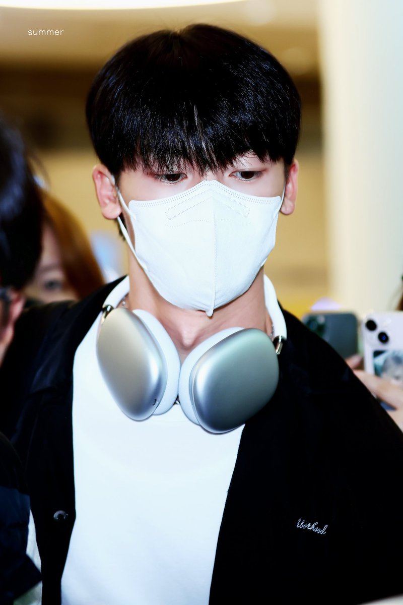 hsusummer31's tweet photo. ♡𝘏𝘈𝘗𝘗𝘠 許光漢 𝘋𝘈𝘠♡

231002 인천공항 입국 HQ

#허광한 #許光漢
#kuanghanhsu #greghan https://t.co/yaKJaLfRtz