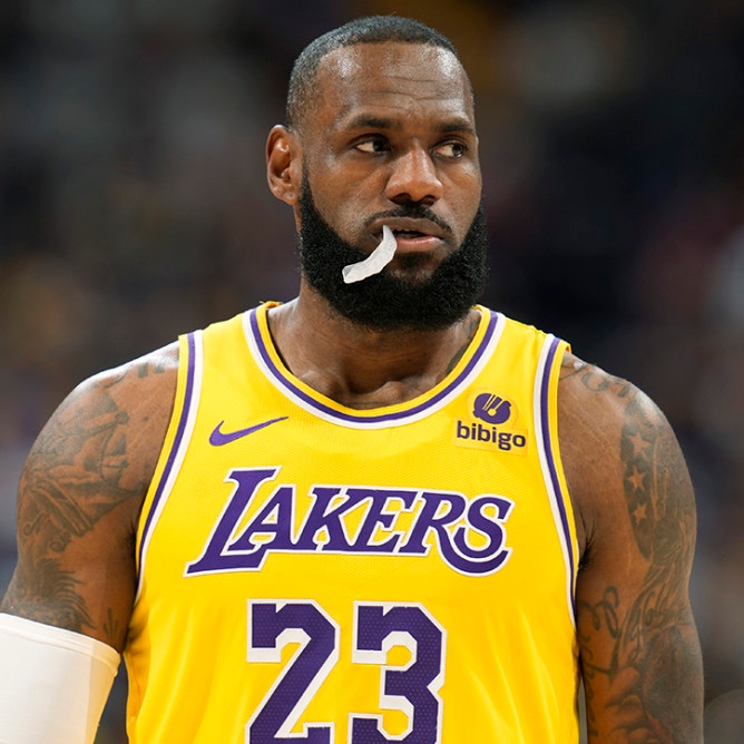 LeBron’s minutes after Darvin Ham’s minute restriction:

35 minutes vs. Suns
39 minutes vs. Kings

😬