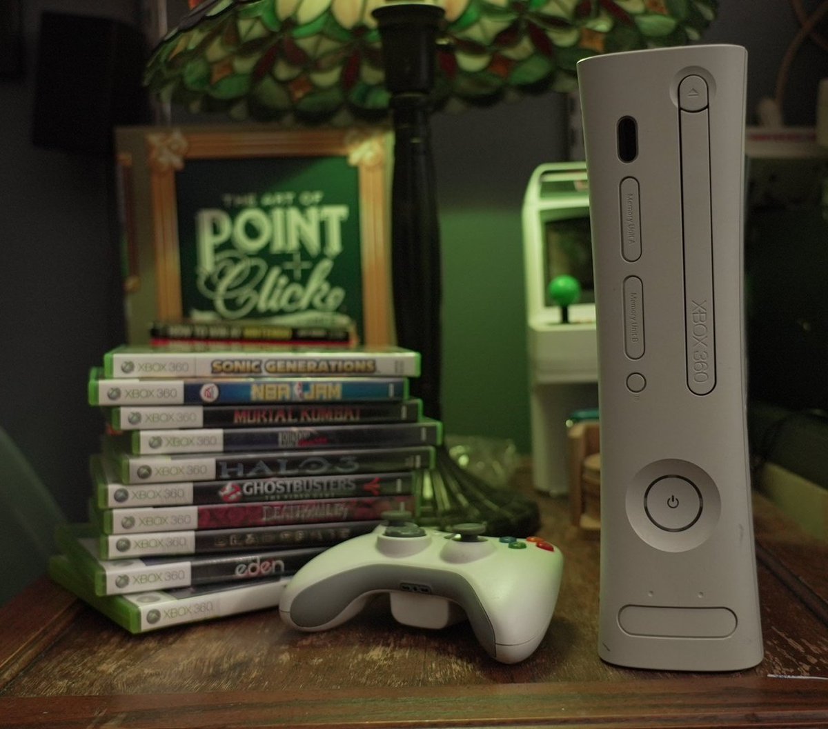 SNicktendo's tweet photo. Any love for the Xbox 360? https://t.co/XHzVPi71yS