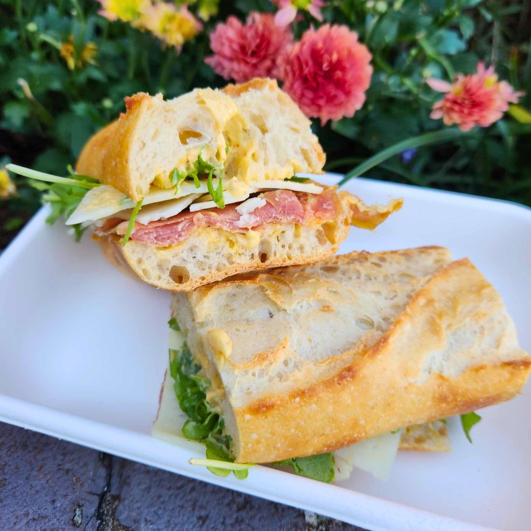 WEEKLY SPECIAL: The Spain - Serrano Ham, Manchego, Smoked Paprika Aioli, and Arugula on Baguette

Available: Oct. 30th - Nov. 4th #lunchdate #weeklyspecial #hamandcheese #thespain #fall #feastfavorite #baguettesandwich