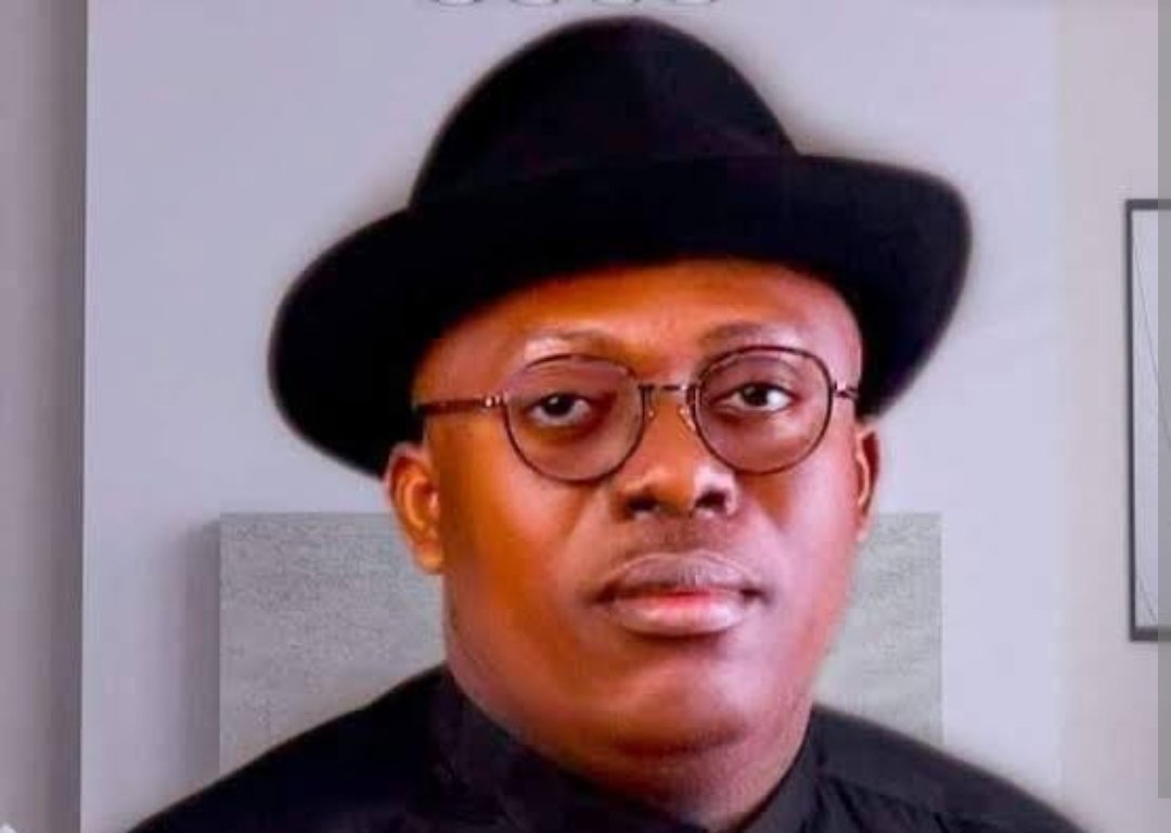 SimMandate's tweet image. In less than 12 hours Sim Fubara has The People'sGovernor has 

Sacked chief of staff
Sacked all 23 local government chairmen in Rivers State
Dissolved the state executive council
Changed the speaker of Rivers state house of Assembly
Suspend the chief judge of Rivers state.