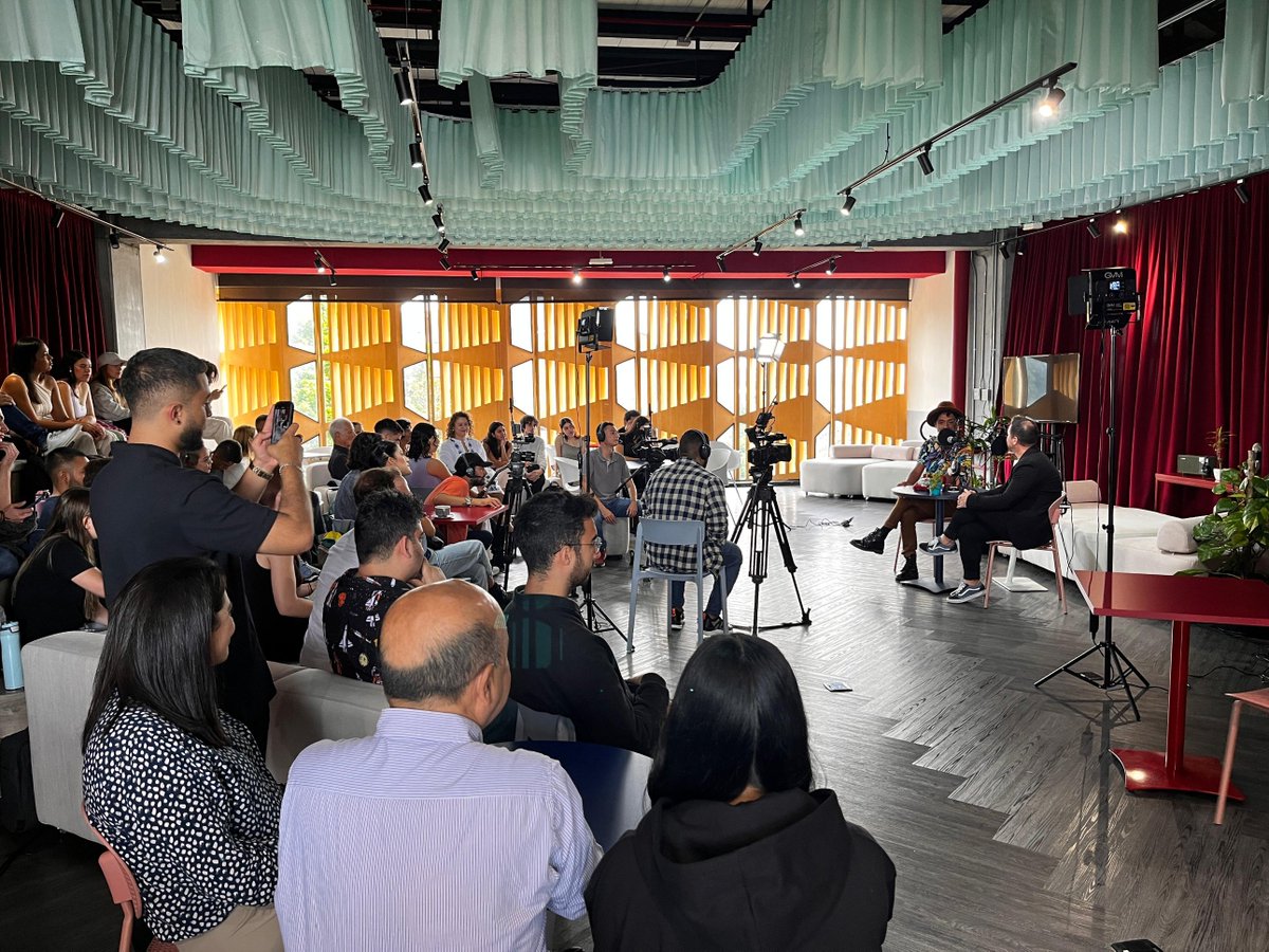 EAFIT's tweet photo. 🪲🎭¡La cultura tiene sus bichos raros! #AEstaHora conversamos con @juanchosargento de @LosCandelarios y nuestra Escuela de @ArtesHumEAFIT en el #HumArtFest sobre la creación, la música y el periodismo.
¡Conéctate aquí! 👇
https://t.co/NwjkyOi5Zv https://t.co/RlDG7m7yLK