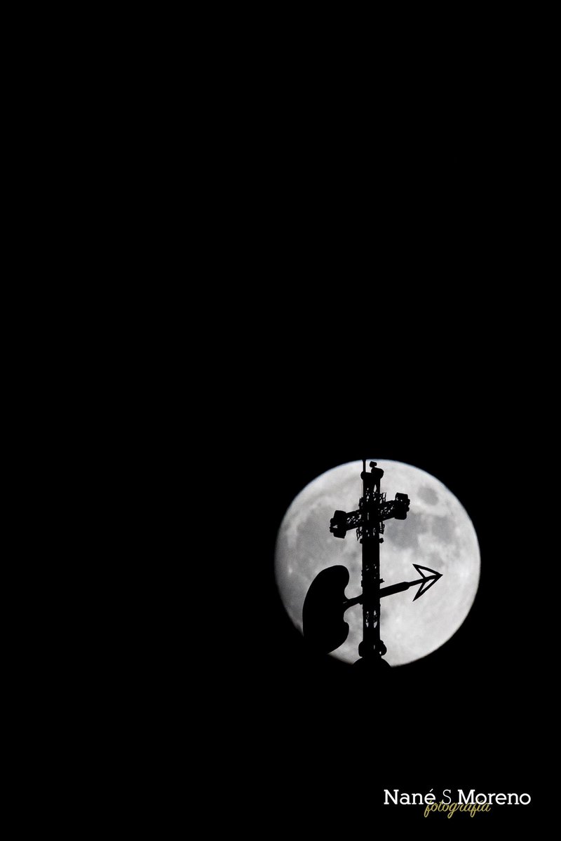 La Giraldilla de Lebrija con la luna 🌜 

#nanesmoreno #Lebrija #luna #moon