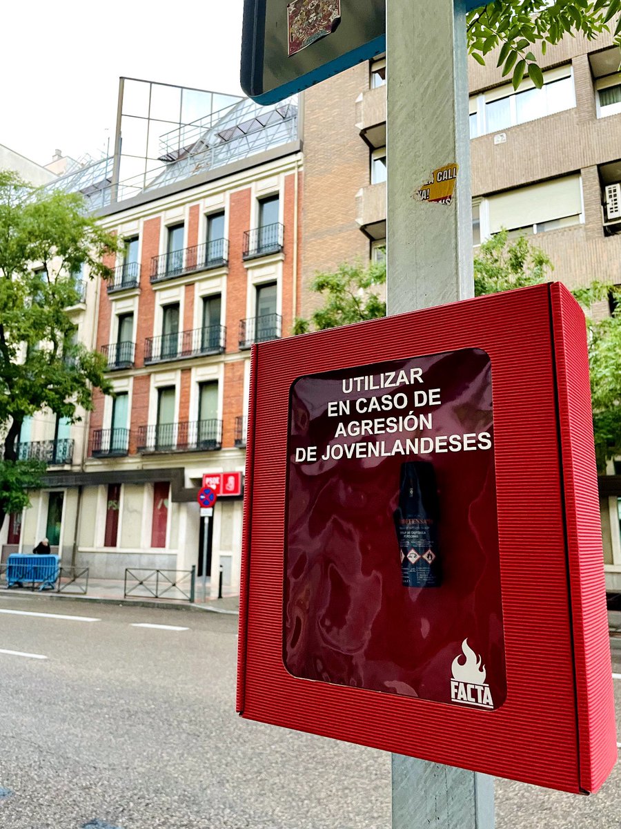wallstwolverine's tweet photo. Campaña de FACTA en contra de la inseguridad provocada por la inmigración masiva. https://t.co/IB3KbIqczx