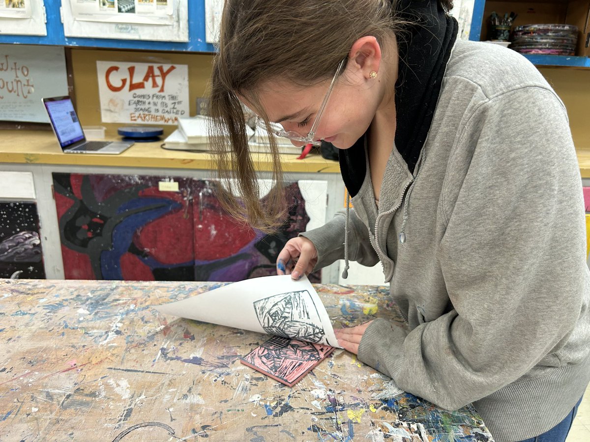 Millbrookmsart's tweet photo. Drawing, carving, inking &amp; printing! Enriched is working on a #printmaking project, a class favorite. Learning about #positivenegativespace #speedball @speedball #mmsart2324 @jbarnes_art https://t.co/vTugY8iAiT