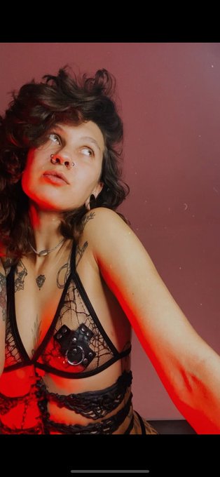 Happy Birthday to me 👹🌚 https://t.co/BAbGjLfxXN