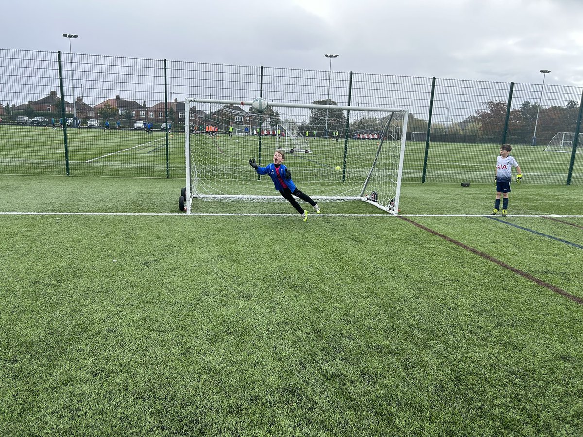 Great 1st day on @OneGloveAcadNE GK half term holiday course. ⚽️ Handling ⚽️ Footwork ⚽️ Positioning 😀 Lots of fun We look forward to another fun packed day tomorrow 🧤#trainplaywearone