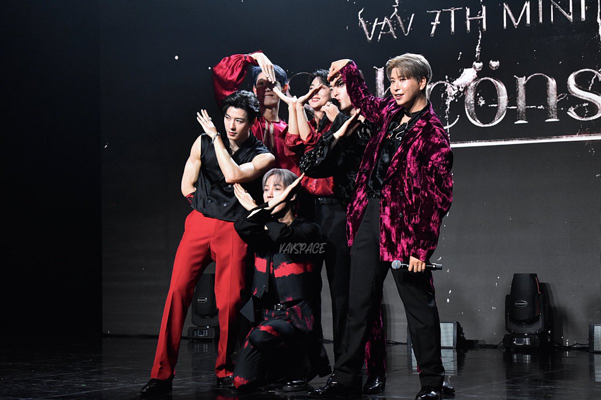 VAV_1031's tweet photo. 🤍 HAPPY 8TH ANNIVERSARY 🤍

#VAV #브이에이브이
#HappyVAVDay #VAV8thAnniversary https://t.co/GTf3ZYRiEb
