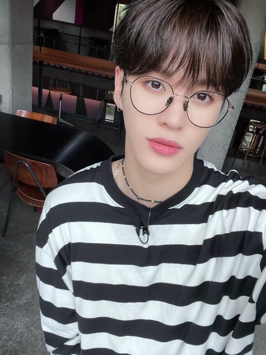 by_EPEX's tweet photo. [#아민]

커피 맛을 잘 아는 남자☕️😎

#EPEX #이펙스 #AMIN #아민 https://t.co/xSvZOLQQf3