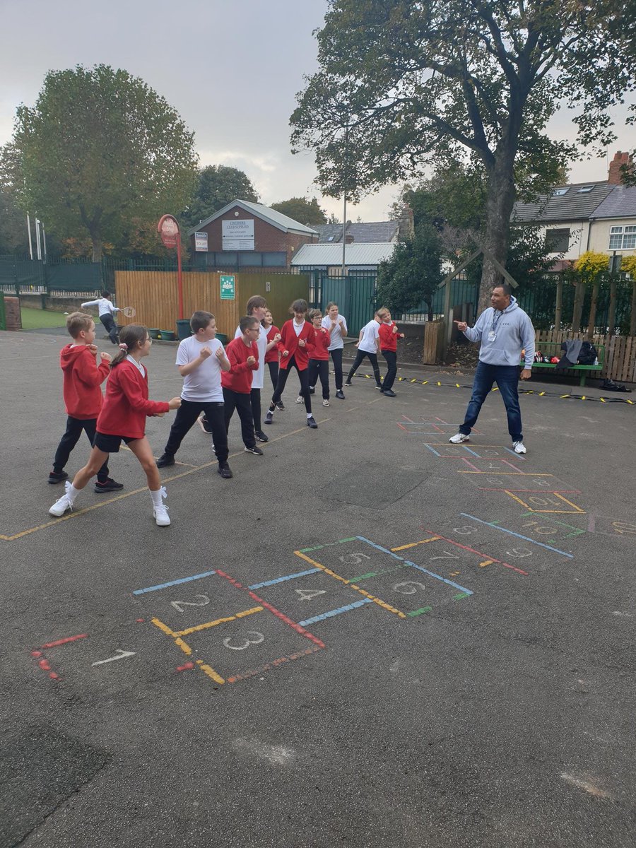 MerPolWirral's tweet photo. #TeamBeb are delivering #MiniPathfinders to year 6 pupils this week at Bidston Avenue Primary school
Day 1 - choices/consequences re knife crime, hate crime, anti-social behaviour & drugs
Promoting alternative activities such as sport through @ActiveWirral
#Prevention #OpBangor https://t.co/4lkcAXwytW