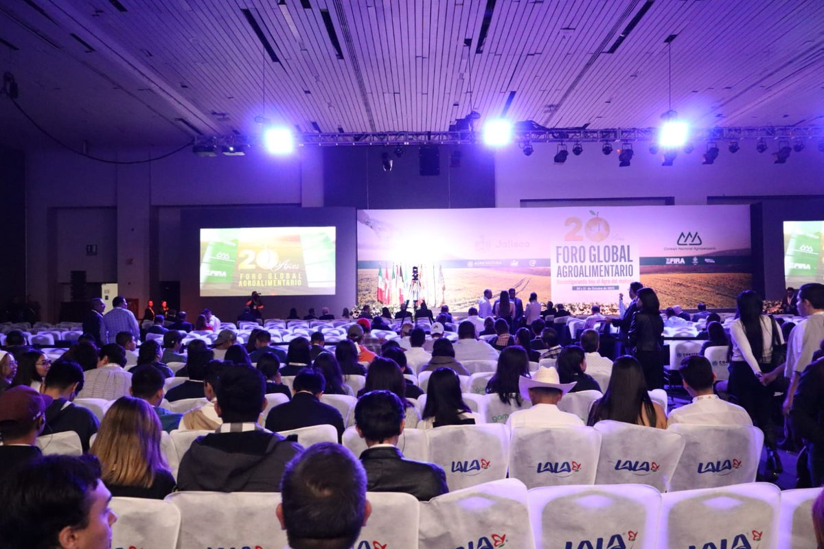 ¡El momento ha llegado! En breves minutos iniciamos el 20º Foro Global Agroalimentario. Únete a nosotros para una jornada repleta de insights, innovación y colaboración en el mundo agroalimentario. ¡No te lo pierdas!