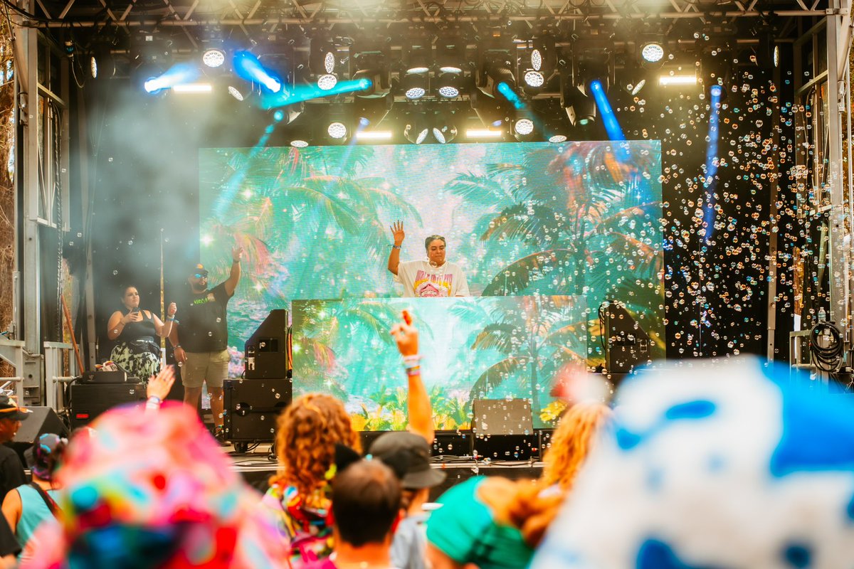 THANK YOU <a href="/HulaweenFL/">Hulaween</a> for showing out so early for me for the first set of the weekend🫶🏻 

📸: <a href="/JmmhMedia/">Jmmh.media</a>