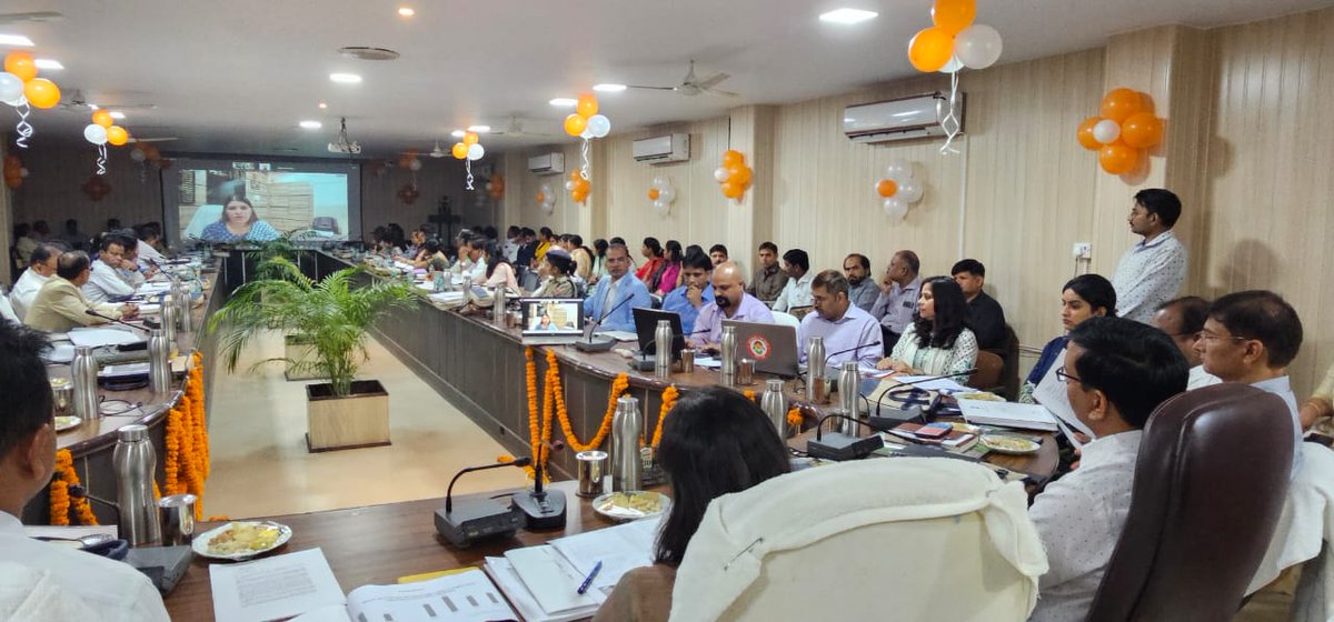 आज दिनांक 30/10/2023 को  मिशन वात्सल्य एवं मिशन शक्ति योजना के प्रभावी क्रियान्वयन, समन्वय एवं कन्वर्जेंस हेतु एक दिवसीय मंडल स्तरीय कार्यशाला का आयोजन विकास भवन सभागार बरेली में  श्रीमती सौम्या अग्रवाल मंडलायुक्त महोदया की अध्यक्षता में किया गयाl 
<a href="/UPMahilaKalyan/">UP Mahila Kalyan</a>