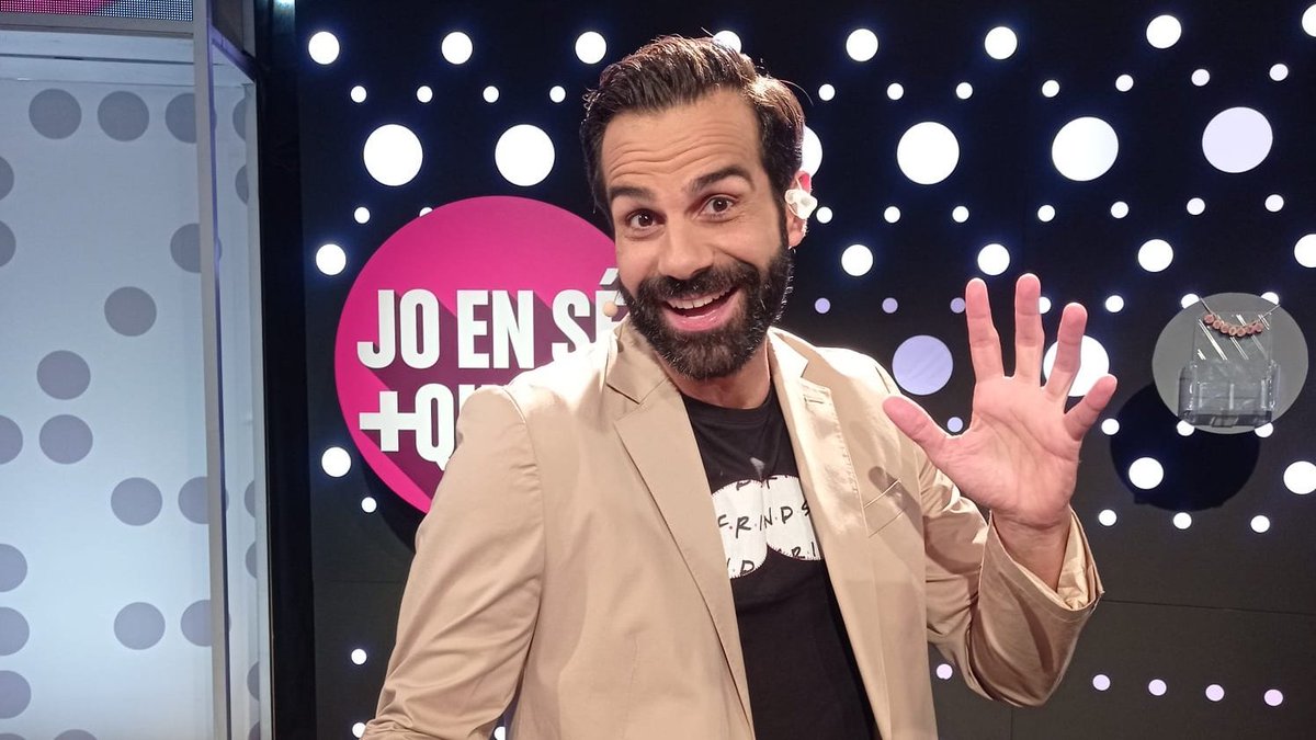 JoEnSeMesIB3's tweet image. Ja ho tenim tot a punt per a una nova setmana de concurs 🔛

Vos presentam les #Dimprevist i els #Desencontrats 🙌🏻 Juntament amb els #Gasss estan disposats a regalar-vos tres quartets d'hora diaris de bon ambient i diversió 😉

Vos esperam cada dia a les 21:30 h. a @IB3 📺