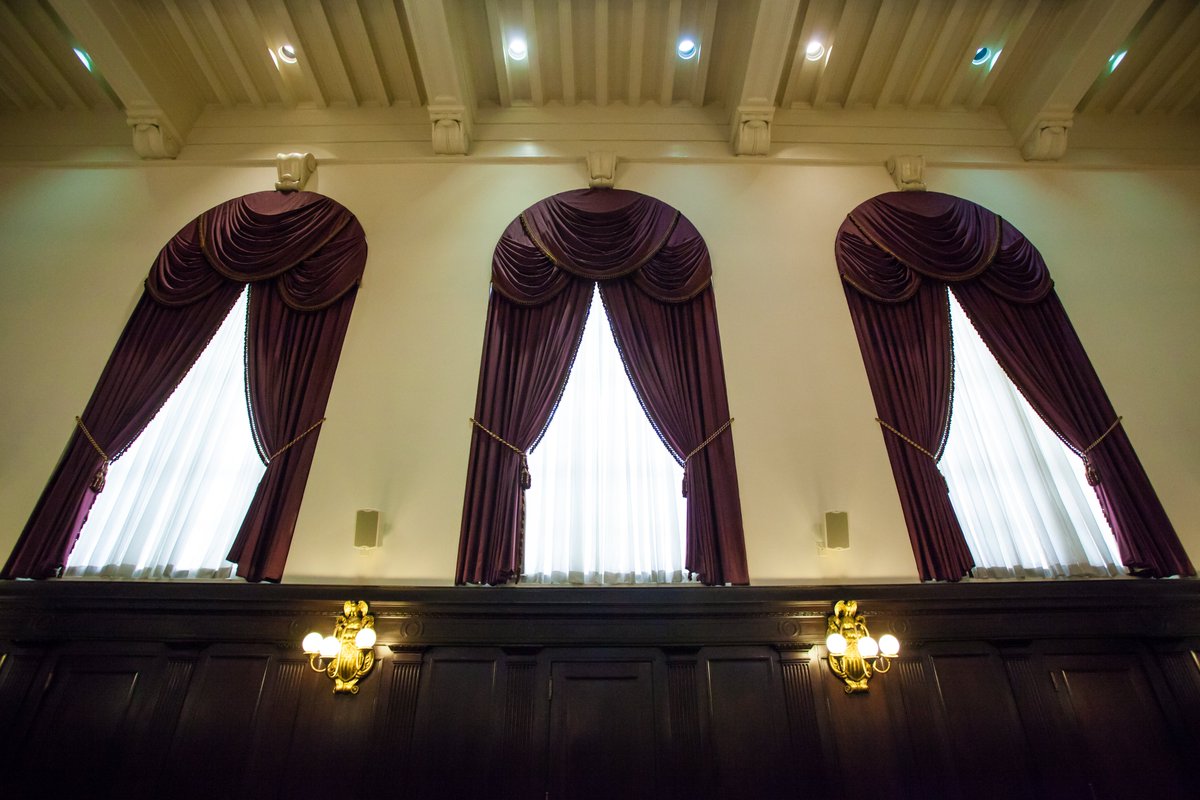 BAFFC's tweet image. US v Abbott: #5thCir reverses, remands for dismissal: #sovereignimmunity barred claims by private individuals against #Texas governor in suit challenging executive order prohibiting the transport of certain #migrants #dissent #appellatetwitter #lawtwitter baffc.net/3SiPs0C