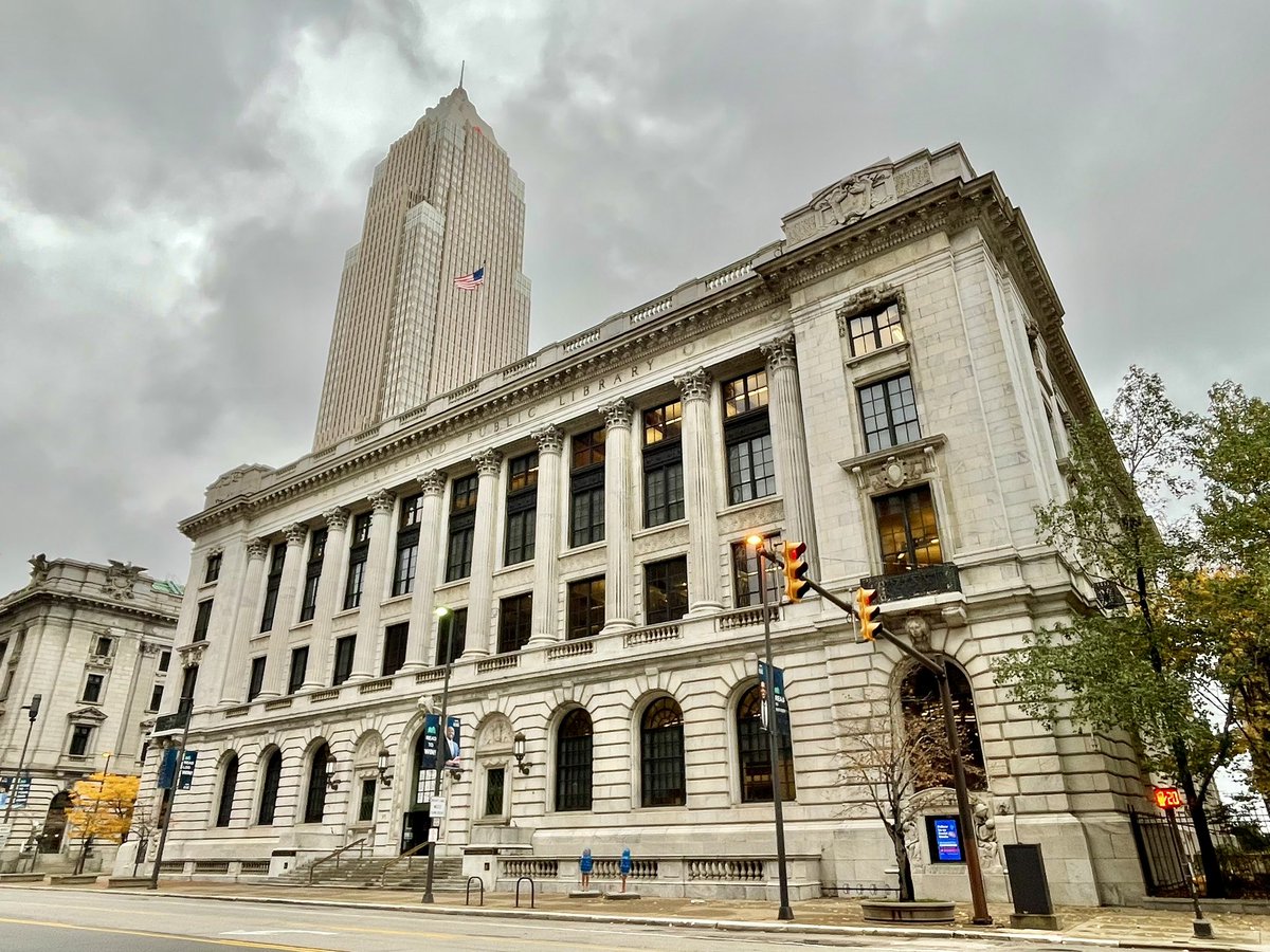 💻 Working from home &amp; want a change of scenery?
📚 Wanting a new book to curl up with this fall?
☔️ Looking for a fun way to spend a rainy day Downtown?

👉 Stop into the <a href="/Cleveland_PL/">Cleveland Public Library</a> Main Branch to get lost in the stacks, admire the architecture, &amp; enjoy floors of books. (1/2)