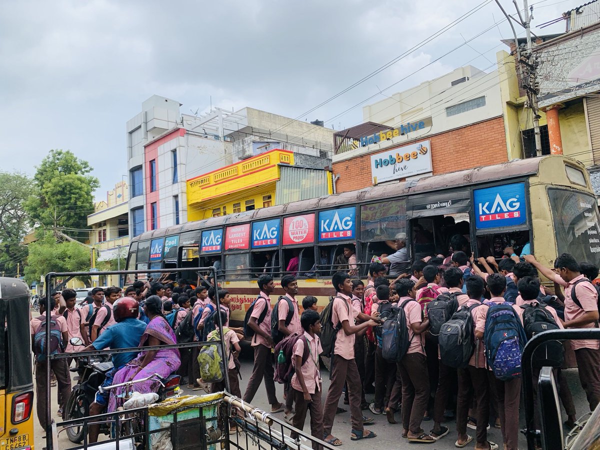 RikkyRikkash's tweet photo. அரசு மற்றும் அரசு உதவி பெறும் பள்ளிகளுக்கும் தனியார் பள்ளிகள் போல் தனி பேருந்துகள் ஏற்பாடு செய்தால் ??? 🤔🤔🤔 https://t.co/RuOkHfCIXt