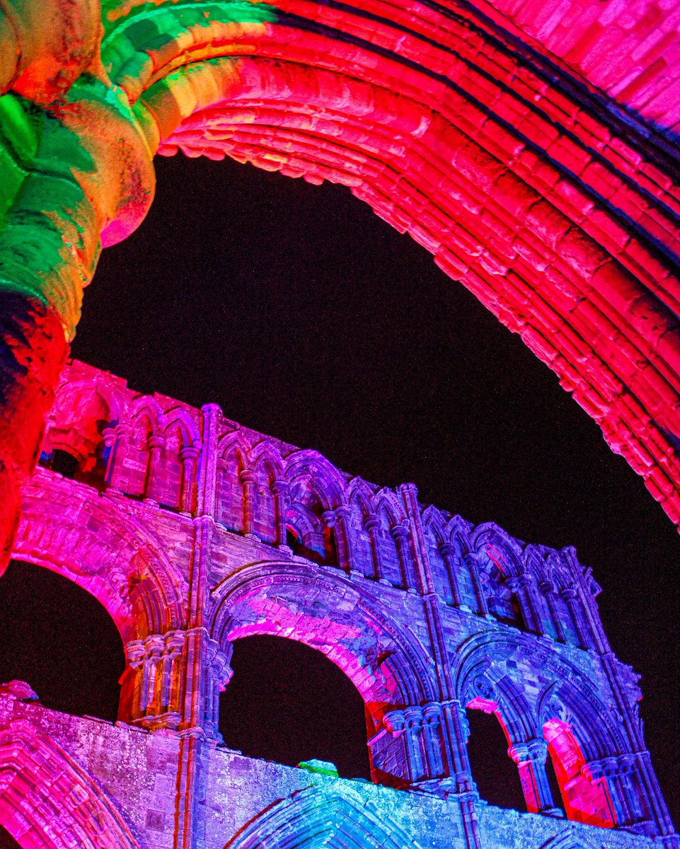 NorthYorkMoors's tweet photo. Spectacular scenes from the 2023 Whitby Abbey illuminations 💜❤️🧡

Have you been lucky enough to see the illuminations this year, or do you have plans to visit?

📷 : @helenofwhitby 

#NorthYorkMoors #NationalPark #WhitbyAbbey #LightIlluminations https://t.co/z0sLwktz3A