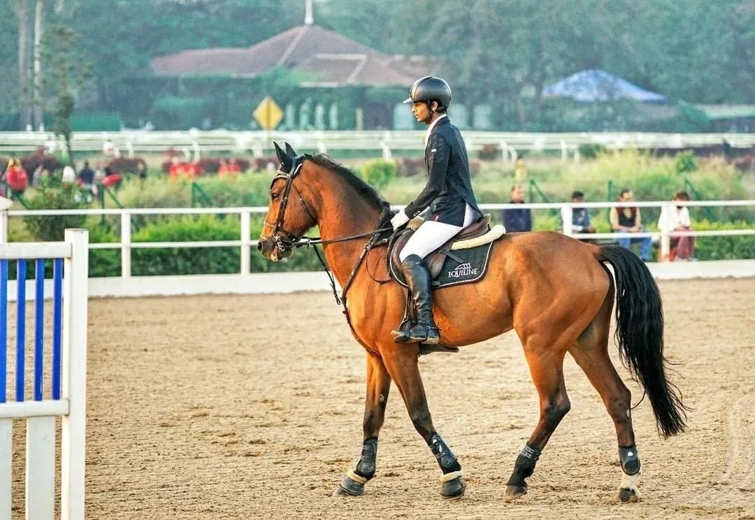 Amateurriders's tweet photo. New Week Energy! ⚡️⚡️⚡️
#mondaymood #mondaymotivation #newweeknewgoals #newweek
.
.
#thingstodoinmumbai #events #horseriders #sports #behindthescenes #dressagerider #dressage #dressagehorse #showjumping #showjumpinghorse #showjumper #showjump #dressagecompetition #power https://t.co/A5AZlL76or
