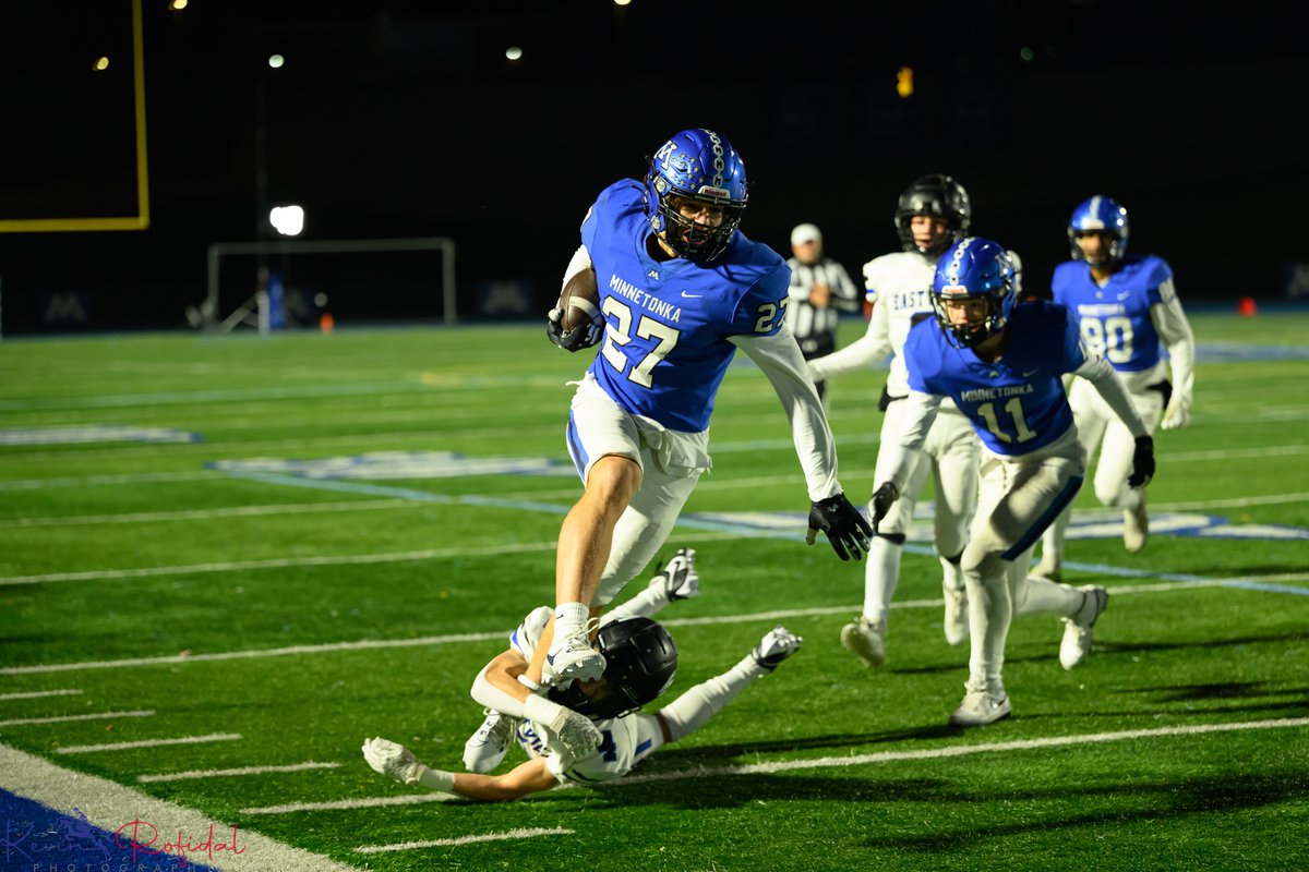 KevinRofidal's tweet photo. #27 @jbrett06 with an amazing touchdown!
Minnetonka Varsity Football π
Minnetonka vs. Eastview 10-27-23
#tonkafootball #skippers #MinnetonkaFootball #TonkaFB2023 #minnesota #footballphotography #sportsphotography #kevinrofidalphotography
#nikonZ9 #eastviewfootball https://t.co/mIJOo9Rav0