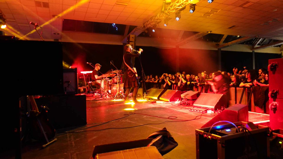 <i> (1 of 2) This is a shot of rather splendid crowd for AUGER last weekends @t_ghosts_fest in #Whitby. Happy to report that a very fine time was had by all. ;-) #Auger #GothFestival <i>