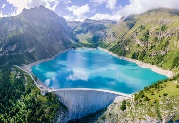 🌊SQUAS in a nutshell:
The #SQUAS project is aimed to integrate #RemoteSensing 🛰️and #Modeling 💻aiming to develop tools that support local authorities and companies in effectively managing #WaterQuality in surface water bodies, including #lakes, #reservoirs, and large #rivers.