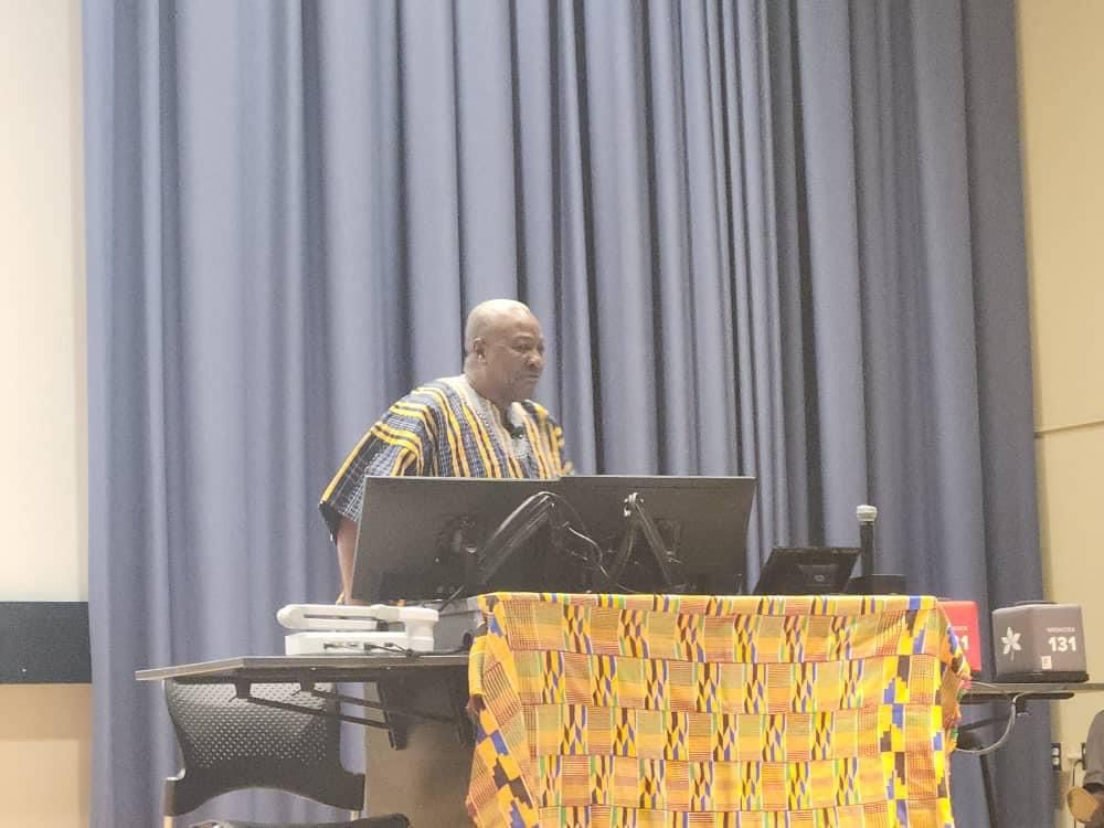 fifi_kwetey's tweet photo. I sat through a deep and thought provoking lecture by His Excellency John Dramani Mahama at the Ohio State University two days ago on the topic “Successes and Challenges of Post-Cold War African Democracy”.

Ghana and Africa are blessed to have a leader who understands his people, their needs and the antecedents that led us to our current democracy. 

#Arise4Ghana #Mahama #JohnMahama #TheNDC #BuildingTheGhanaWeWant #IWillVote4JM #MahamaTheRealDeal