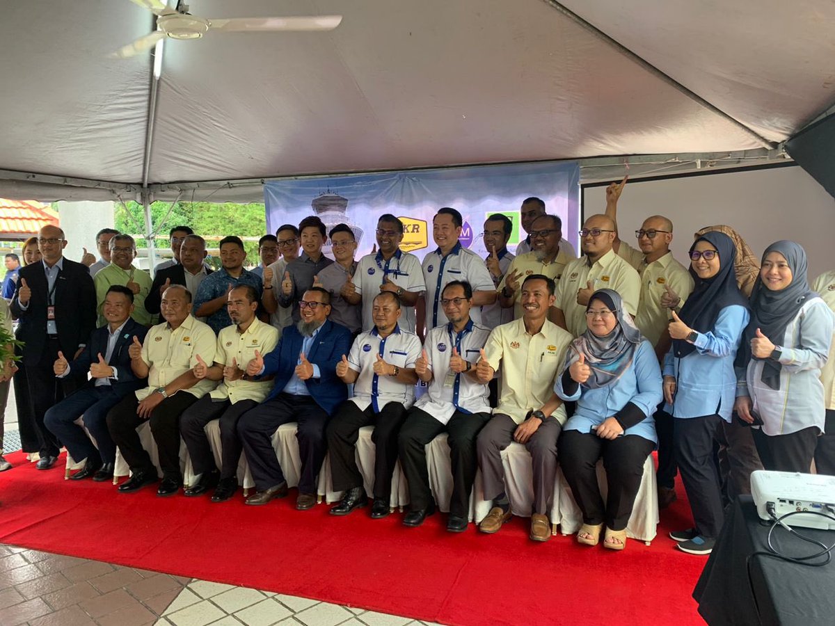 Majlis Penyerahan Projek Siap Baikpulih Menara Kawalan Trafik Udara KLIA.

<a href="/JKRSelangor/">JKR Selangor</a> <a href="/SepangJkr/">jkr sepang</a> 

youtu.be/MZIupZWoP48?si…