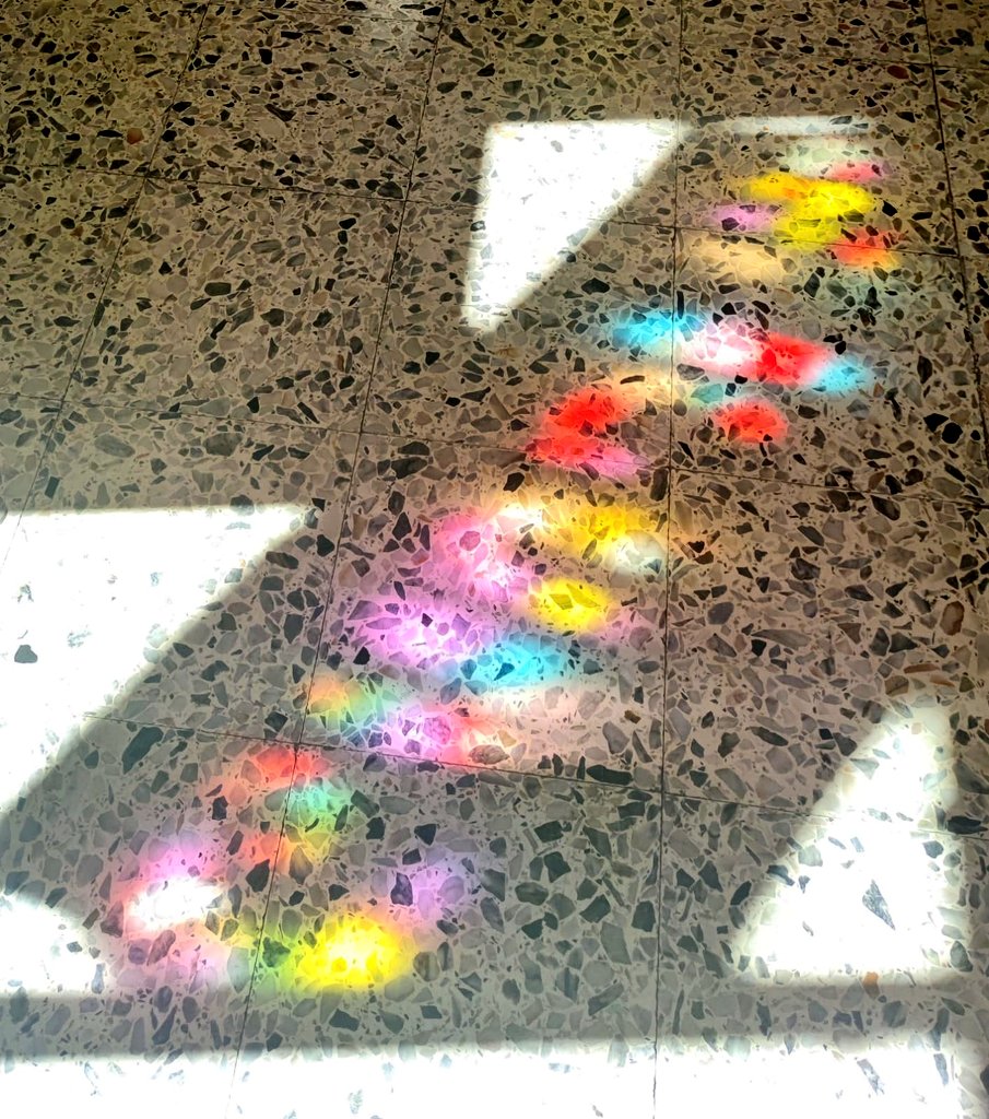 colegiotagore's tweet photo. Vidrieras para conocer a Gaudí #modernismoquintoysexto #talleresinternivelares
#CreatividadTagore https://t.co/s34A6ZBRyP